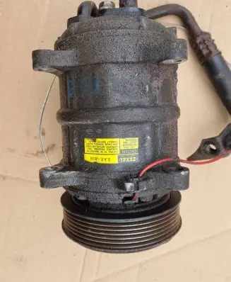Renault Laguna I Air conditioning (A/C) compressor (pump) 285XB