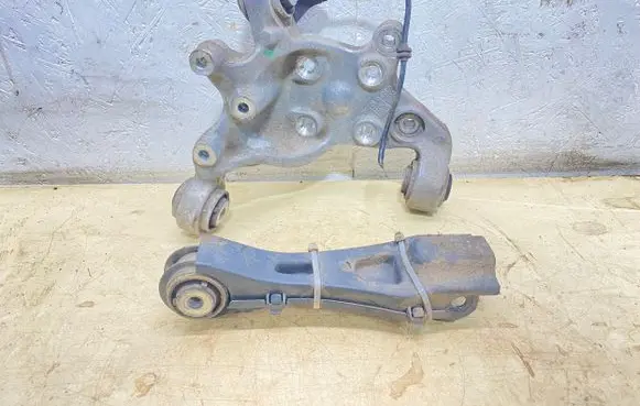 Mercedes-Benz A W176 Rear wheel hub 2460406