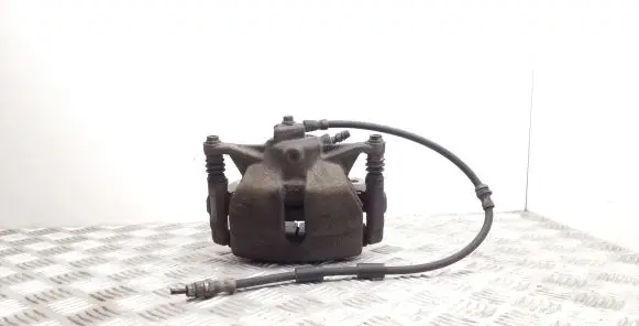 Volkswagen PASSAT B8 Front brake caliper 6798D