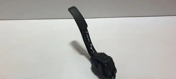 Ford Fusion II Accelerator throttle pedal DG9C9F836AD 1000440 152728
