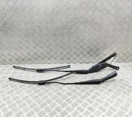Mercedes-Benz C W205 Windshield/front glass wiper blade A2058203601 A2058208401