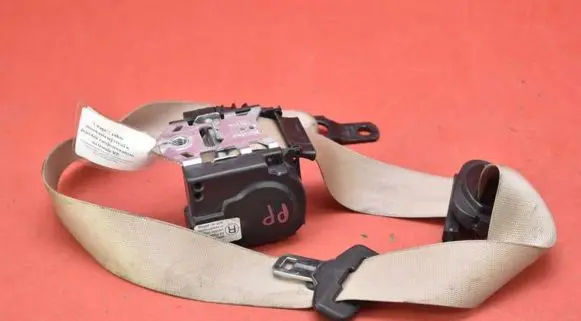 BMW X5 E70 Front seatbelt 825897210