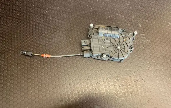BMW 7 F01 F02 F03 F04 Rear door soft close latching motor 4153309800 05F92