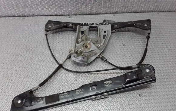Front window lifting mechanism without motor