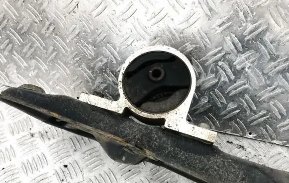 Nissan Almera N16 Engine mount bracket