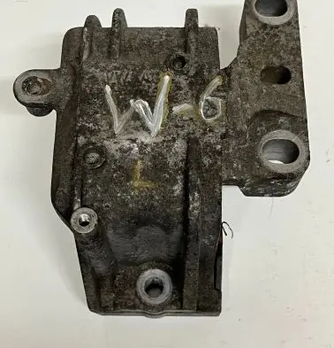 Volkswagen Caddy Engine mount bracket 1K0199262
