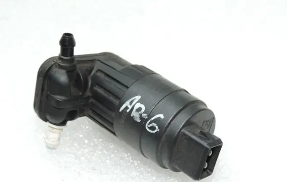 Alfa Romeo Giulietta Windscreen/windshield washer pump 71740942
