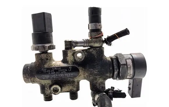 Audi A8 S8 D3 4E Fuel main line pipe 057130763H
