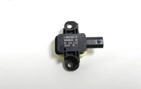 Mercedes-Benz ML W166 Airbag deployment crash/impact sensor A1668210351
