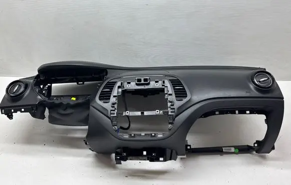 Renault Captur Dashboard 682006438R 00134339