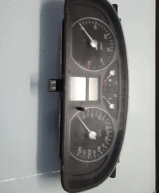 Renault Laguna II Speedometer (instrument cluster) 8200218888 50101 6K2EKK62