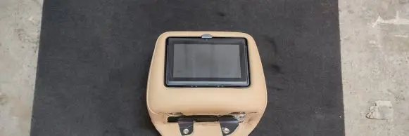 Porsche Cayenne (92A) Front seat headrest 