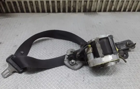 Subaru Outback Front seatbelt
