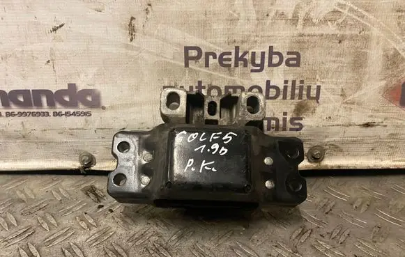 Volkswagen Golf V Engine mount bracket