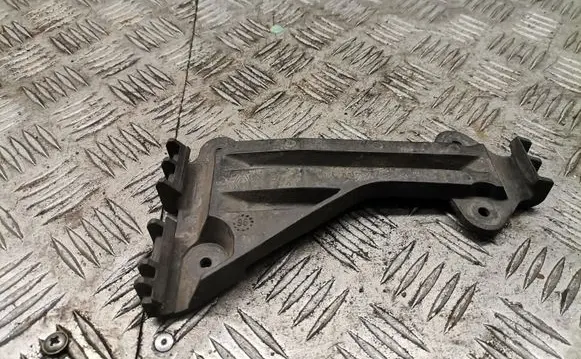 Audi A6 S6 C4 4A Front bumper mounting bracket 4a0807284a