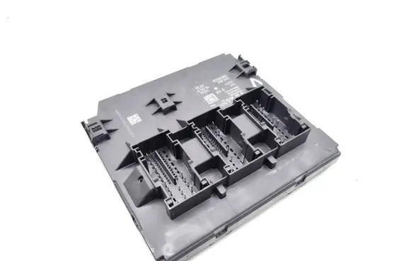 Volkswagen Tiguan Comfort/convenience module 5K0937084F
