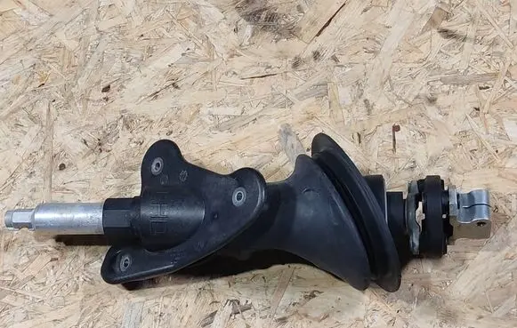 BMW X6 E71 Steering column universal joint 6796542 1201051550 B2600W524971