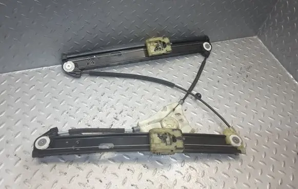 Front window lifting mechanism without motor