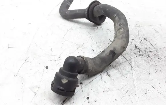Volkswagen PASSAT B5 Engine coolant pipe/hose 8D0819373N