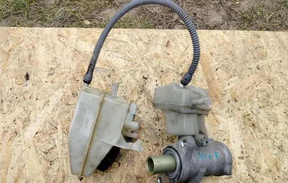 Renault Espace - Grand espace IV Master brake cylinder 8200021398 8200181766A 41250010