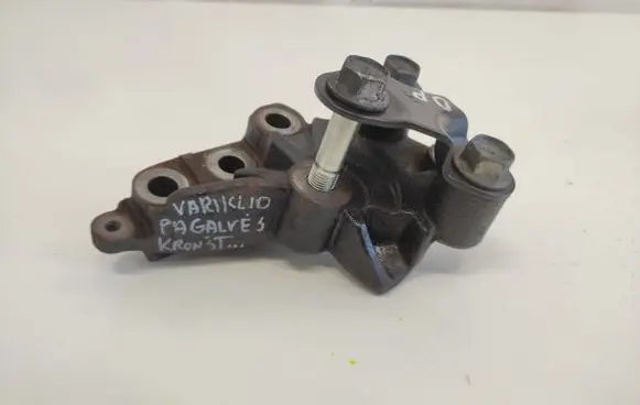 Honda CR-V Engine mounting bracket