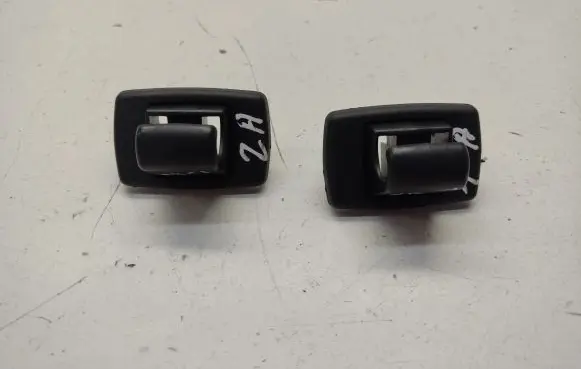 Mercedes-Benz C W204 Sun visor clip/hook/bracket 