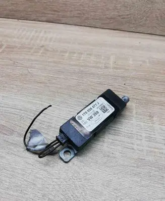 Volkswagen Touran I Aerial antenna amplifier 1T0035577J VW358