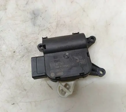 Volkswagen PASSAT B6 Air flap motor/actuator 0132801363 12V040106 CZ1168802872