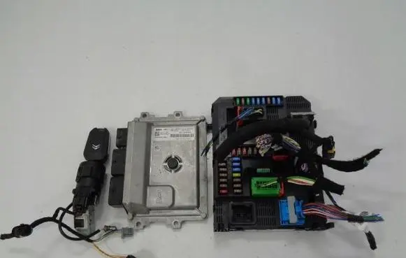Citroen C4 III e-C4 Engine ECU kit and lock set 