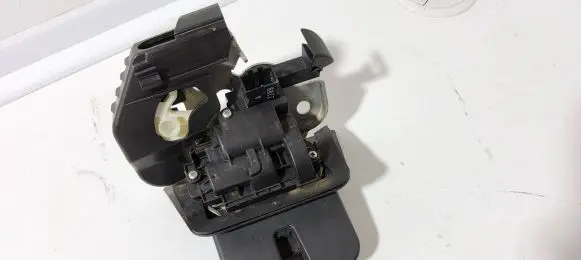 Audi A4 S4 B8 8K Tailgate/trunk/boot lock/catch/latch 8K9827520