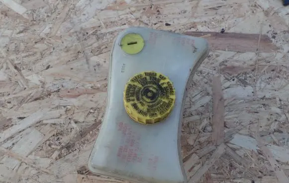 Brake fluid reservoir