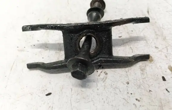 Mazda 6 Fuel Injector clamp holder 