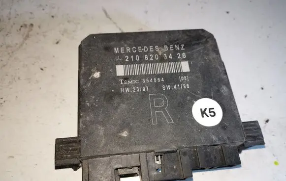 Mercedes-Benz E W210 Door control unit/module 2108203426