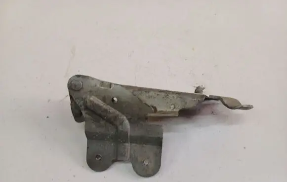 Engine bonnet/hood hinges