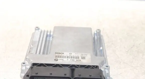 BMW 5 E60 E61 Engine control unit/module 7796678 0281012191