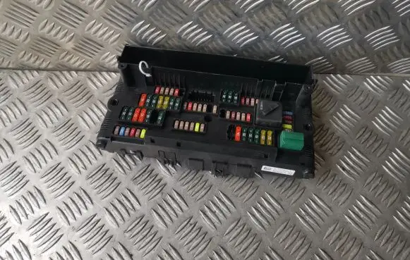 BMW 5 F10 F11 Fuse module 9252815 925281503