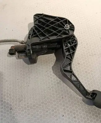 Volkswagen PASSAT B7 Clutch pedal 10112008 3C2721059BJ 620017860