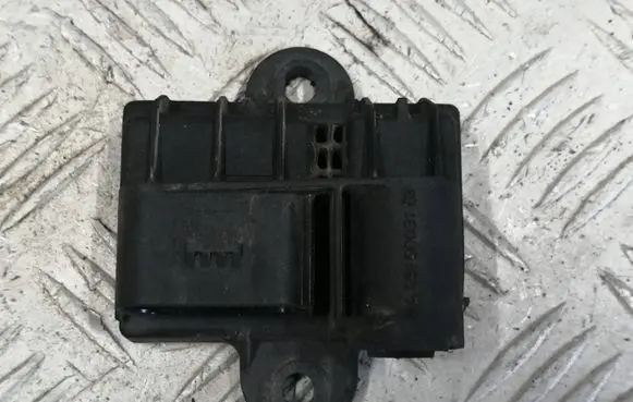 Mercedes-Benz A W176 Glow plug pre-heat relay A6519003103 1603001403872 51299070D