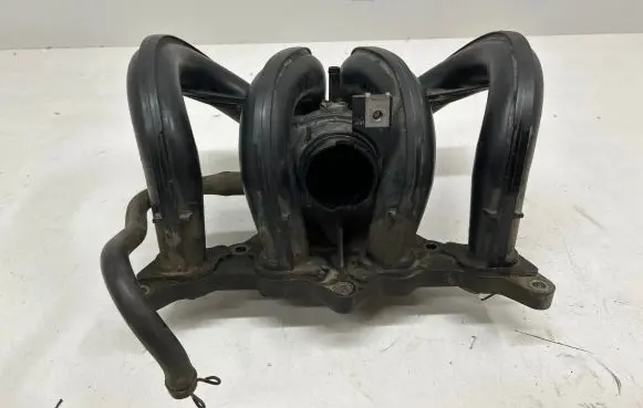 Toyota Yaris Intake manifold