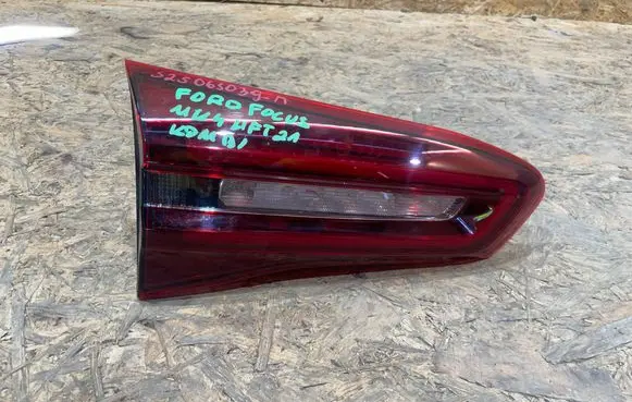 Ford Focus Tailgate rear/tail lights NX7B-13A603-HB S2506S039-M