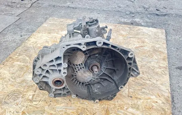 Opel Zafira C Manual 6 speed gearbox 55571937