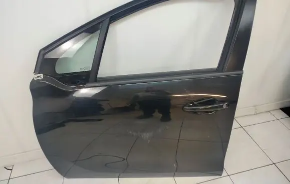 Peugeot 208 I Front door 