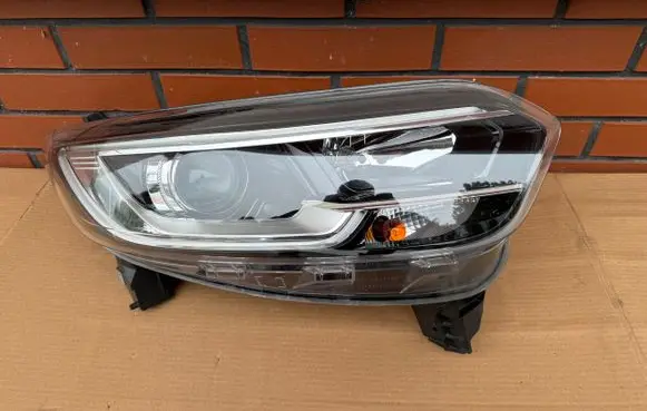 Renault Kadjar Headlight/headlamp 260101096R 01177006 0111700800137363