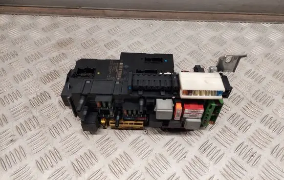Mercedes-Benz E C207 W207 Fuse module A2129001406 A2129011004 A2319025101