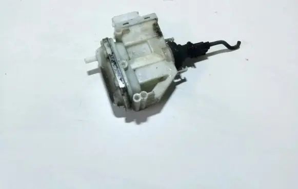 Volkswagen PASSAT B4 Central locking vacuum pump 357862153h