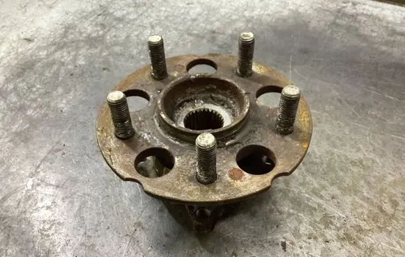 Honda CR-V Front wheel hub