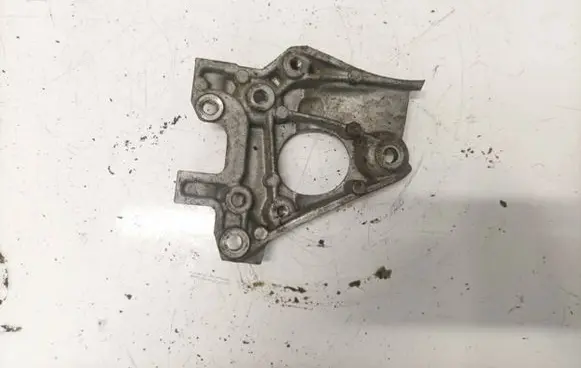 Citroen C4 II Engine mounting bracket 9672950980