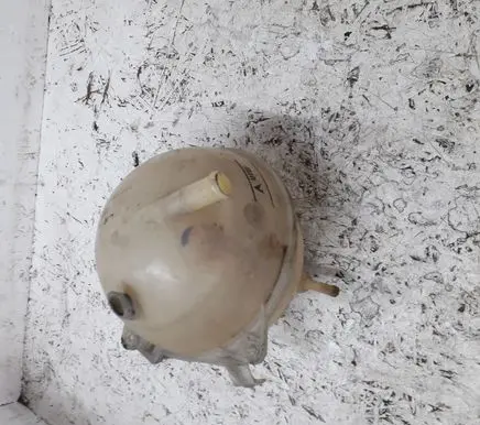 Volkswagen Jetta V Coolant expansion tank/reservoir 1K0124074