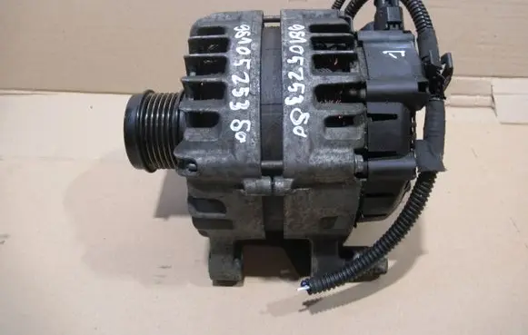 Peugeot 208 Generator/alternator 9810525380