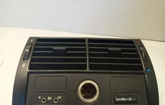 Rear air vent grill